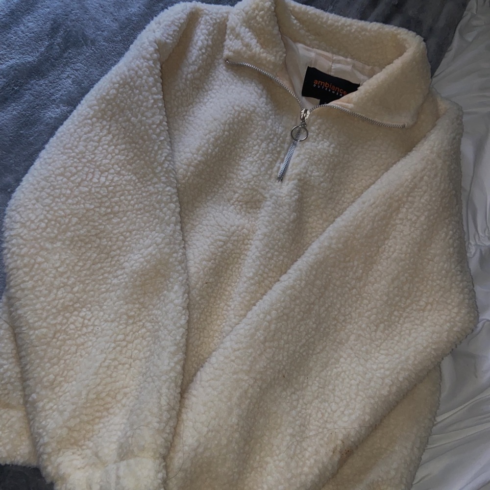 Cream pullover sweater 🪐